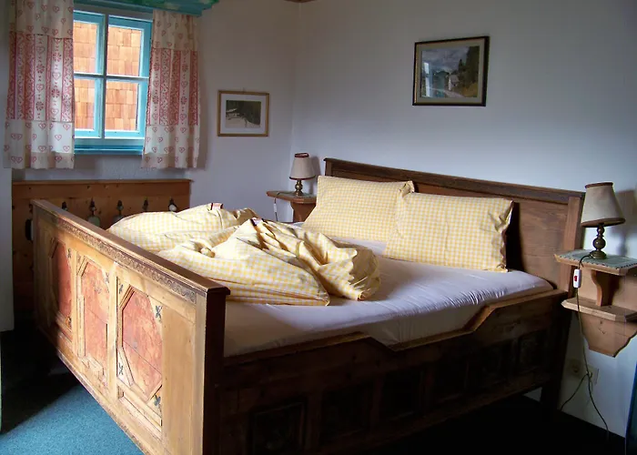 ゲストハウス Gaestehaus Bichl 3*