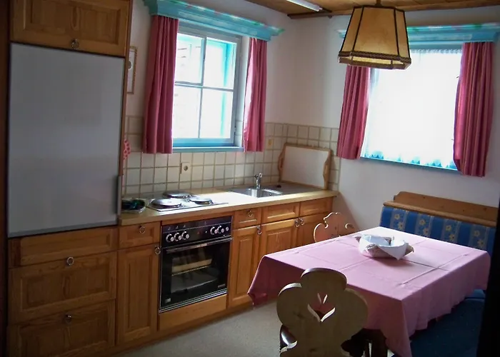 ゲストハウス Gaestehaus Bichl 3*