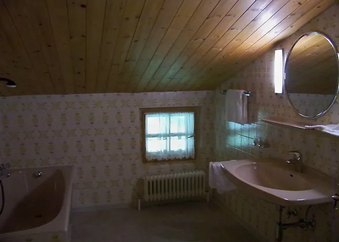 ゲストハウス Gaestehaus Bichl ウムハウゼン