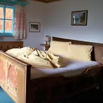Konukevi Gastehaus Bichl