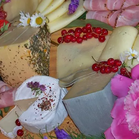 Gaestehaus Bichl 招待所 3*